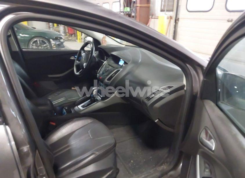 Photo 5 of 2014 Ford Focus SE (VIN 1FADP3K28EL318859)