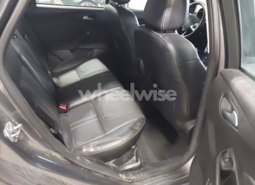 Photo 8 of 2014 Ford Focus SE (VIN 1FADP3K28EL318859)