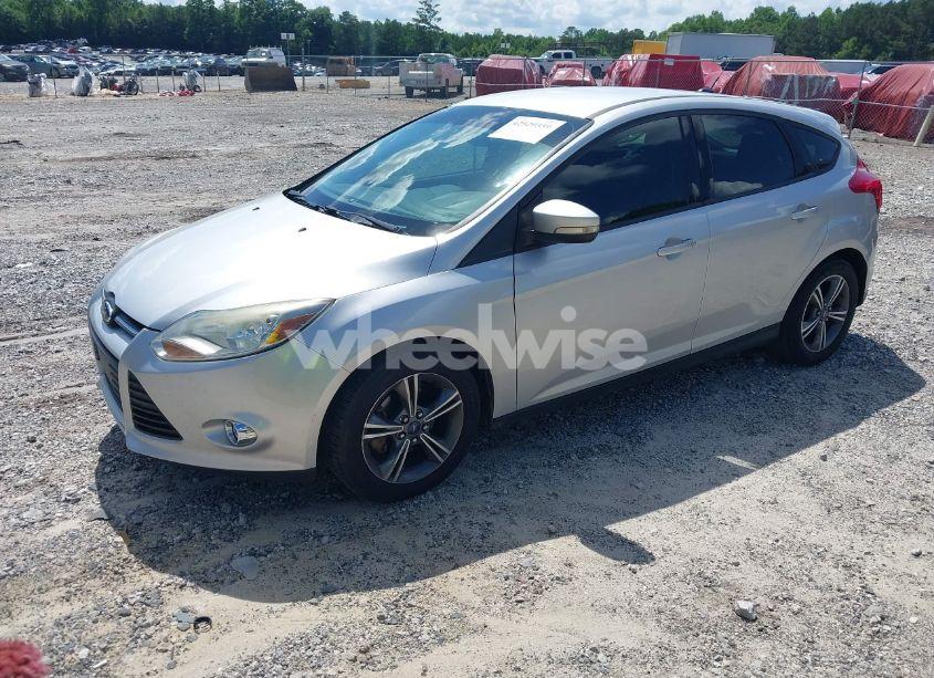 Photo 2 of 2014 Ford Focus SE (VIN 1FADP3K28EL320482)