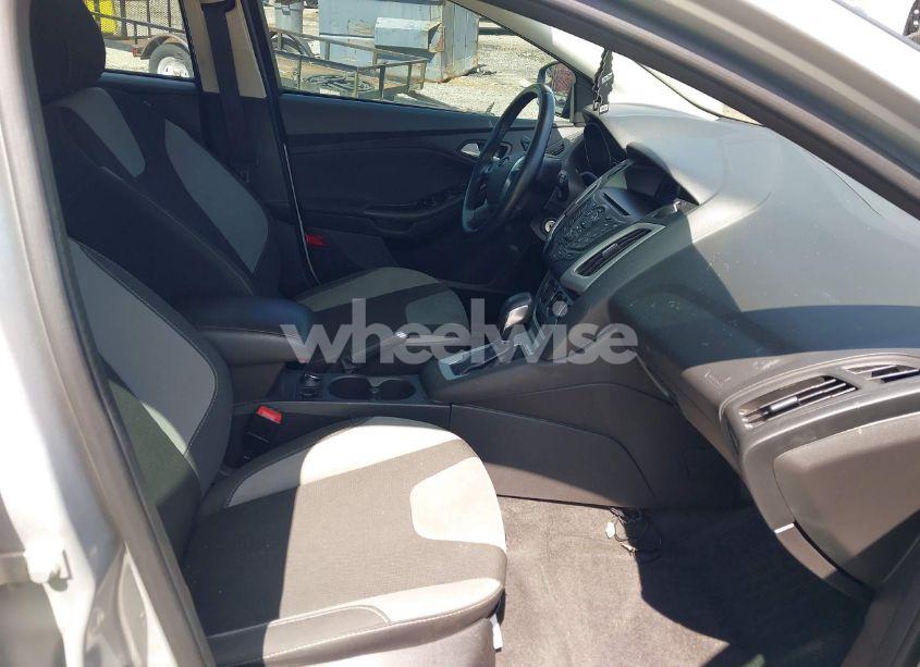 Photo 5 of 2014 Ford Focus SE (VIN 1FADP3K28EL320482)