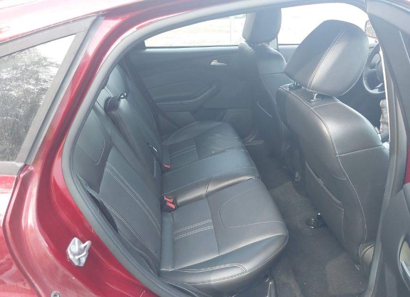 Photo 8 of 2014 Ford Focus SE (VIN 1FADP3K28EL327125)