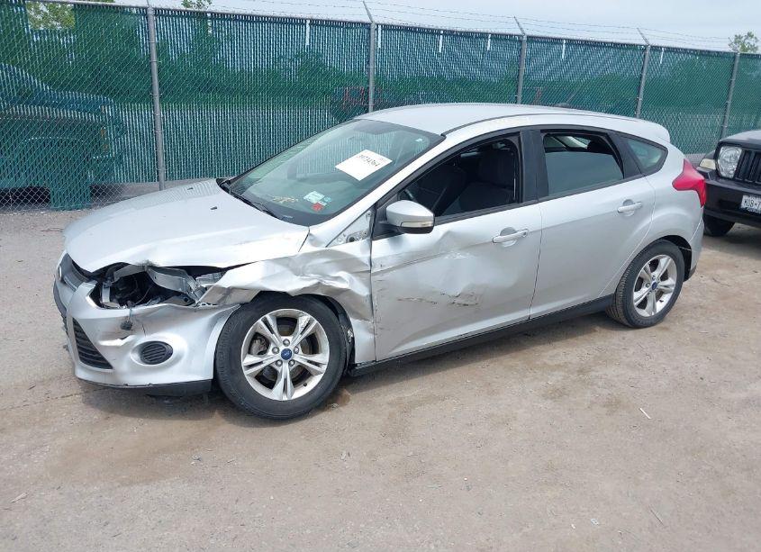 Photo 2 of 2014 Ford Focus SE (VIN 1FADP3K28EL335838)