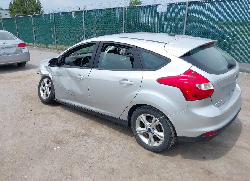 Photo 3 of 2014 Ford Focus SE (VIN 1FADP3K28EL335838)