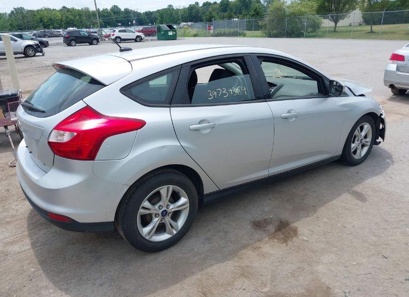 Photo 4 of 2014 Ford Focus SE (VIN 1FADP3K28EL335838)