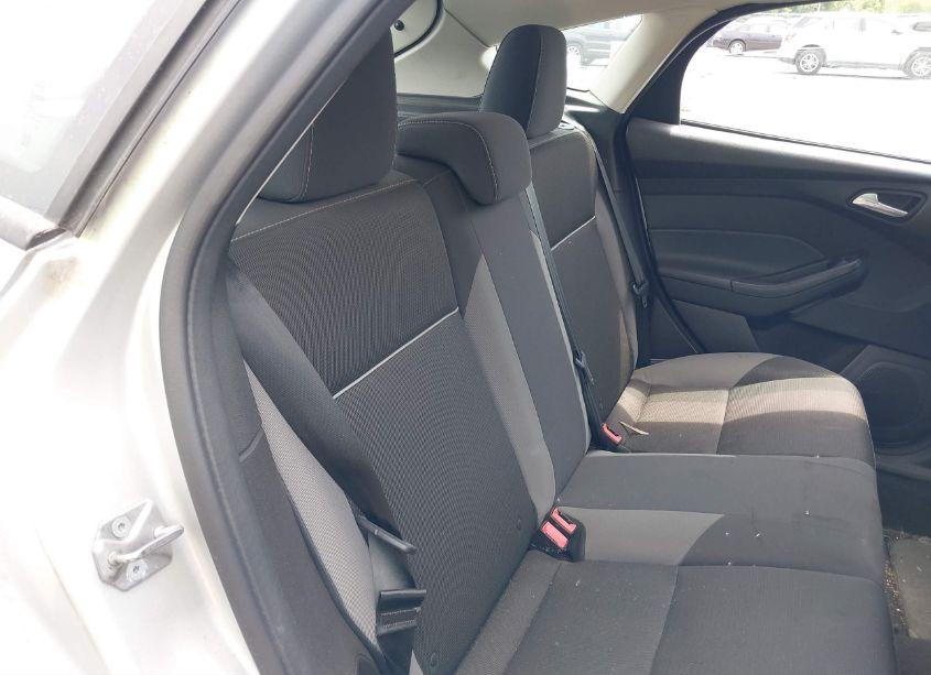 Photo 8 of 2014 Ford Focus SE (VIN 1FADP3K28EL335838)