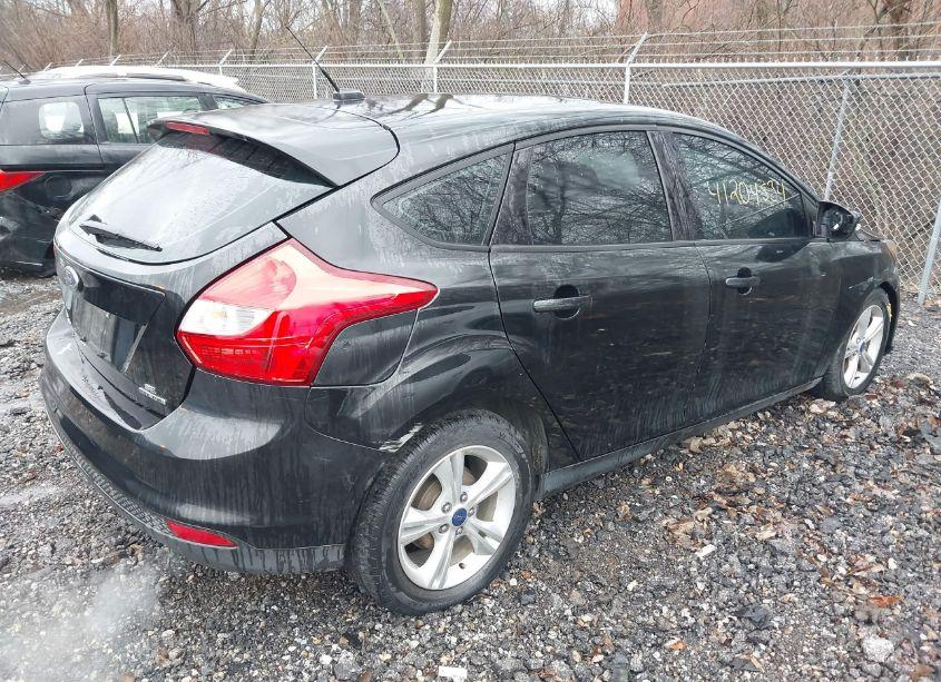 Photo 4 of 2014 Ford Focus SE (VIN 1FADP3K28EL338917)