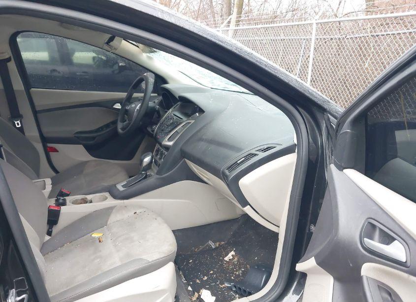 Photo 5 of 2014 Ford Focus SE (VIN 1FADP3K28EL338917)