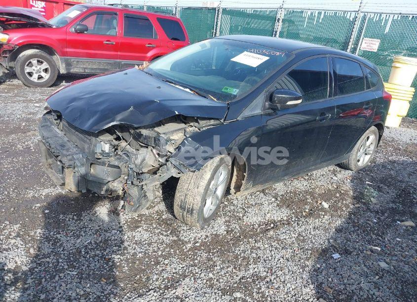 Photo 2 of 2014 Ford Focus SE (VIN 1FADP3K28EL369567)