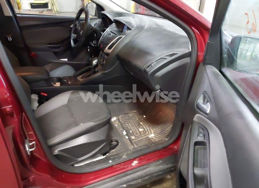 Photo 5 of 2014 Ford Focus SE (VIN 1FADP3K28EL369987)