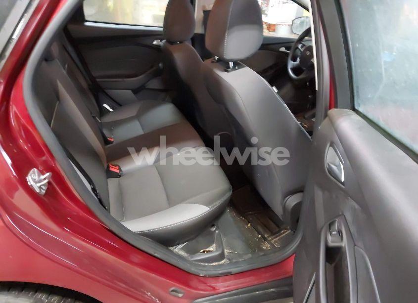 Photo 8 of 2014 Ford Focus SE (VIN 1FADP3K28EL369987)