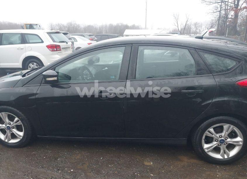 Photo 14 of 2014 Ford Focus SE (VIN 1FADP3K28EL370489)