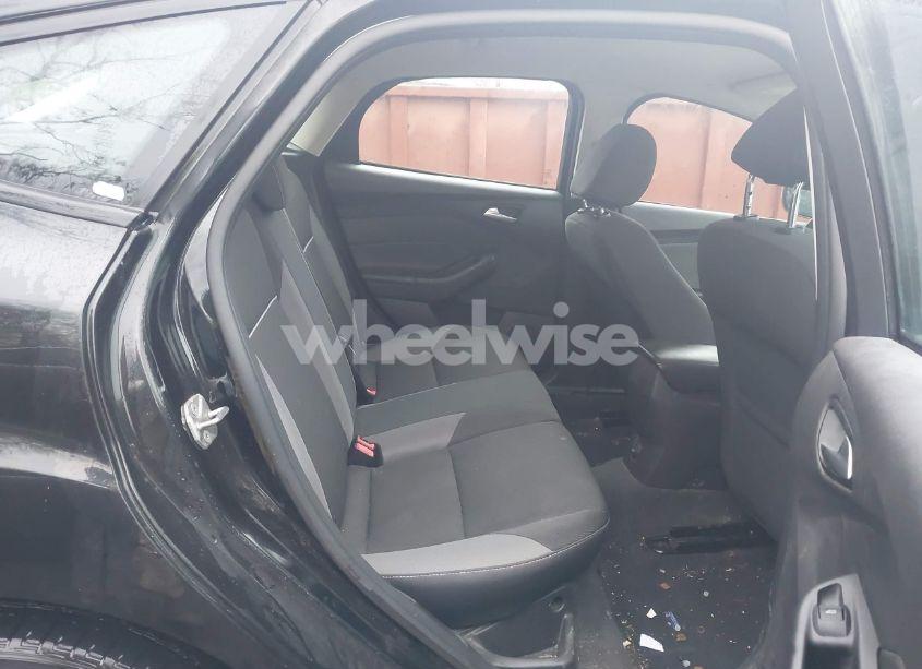 Photo 8 of 2014 Ford Focus SE (VIN 1FADP3K28EL370489)