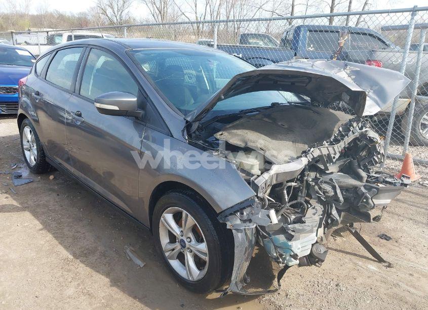 2014 Ford Focus SE (VIN 1FADP3K28EL377362) main photo