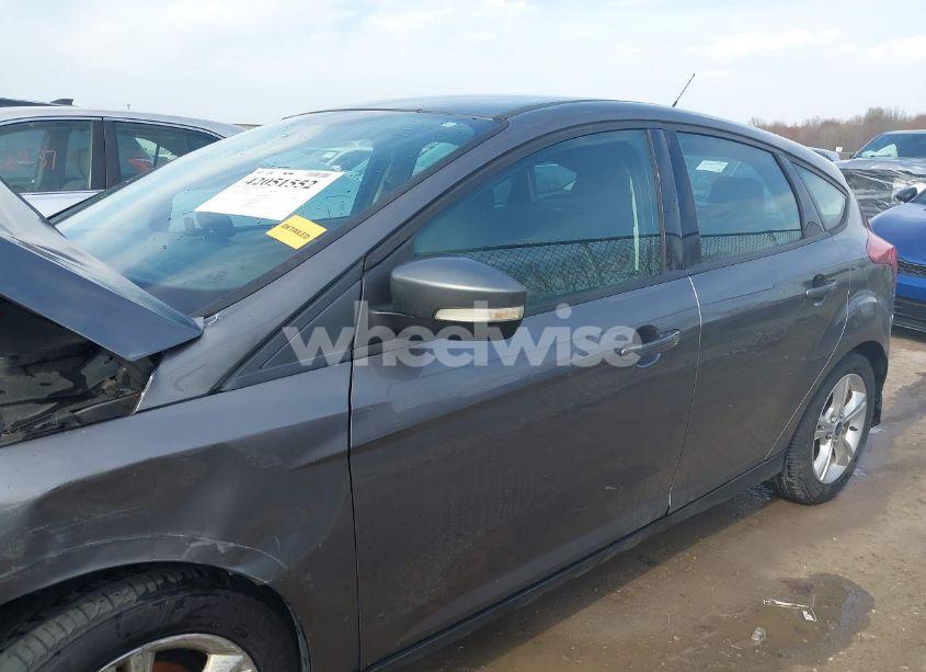 Photo 15 of 2014 Ford Focus SE (VIN 1FADP3K28EL377362)