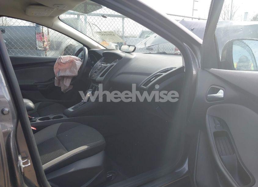 Photo 5 of 2014 Ford Focus SE (VIN 1FADP3K28EL377362)