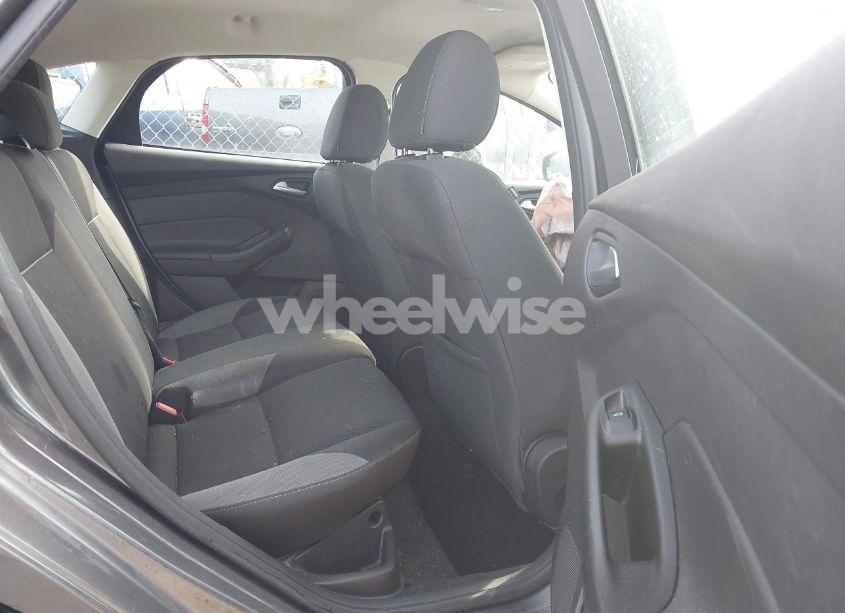 Photo 8 of 2014 Ford Focus SE (VIN 1FADP3K28EL377362)