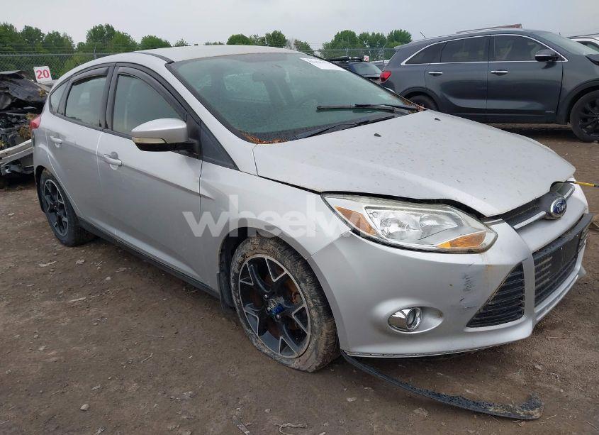 2014 Ford Focus SE (VIN 1FADP3K28EL404592) main photo