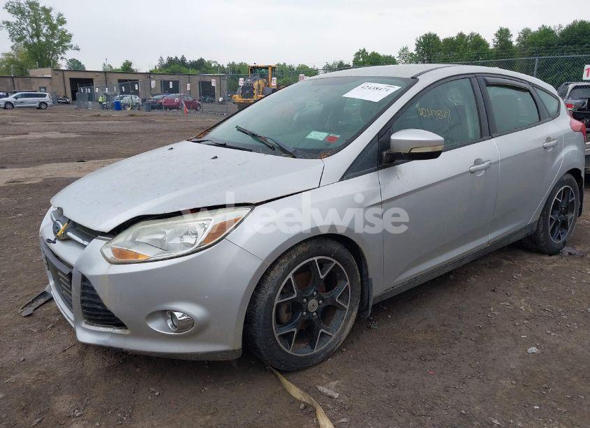 Photo 2 of 2014 Ford Focus SE (VIN 1FADP3K28EL404592)