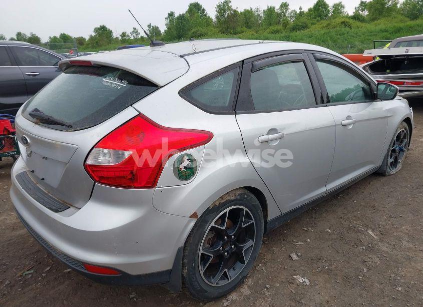 Photo 4 of 2014 Ford Focus SE (VIN 1FADP3K28EL404592)