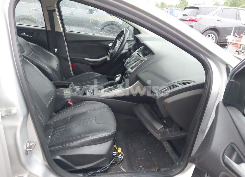 Photo 5 of 2014 Ford Focus SE (VIN 1FADP3K28EL404592)