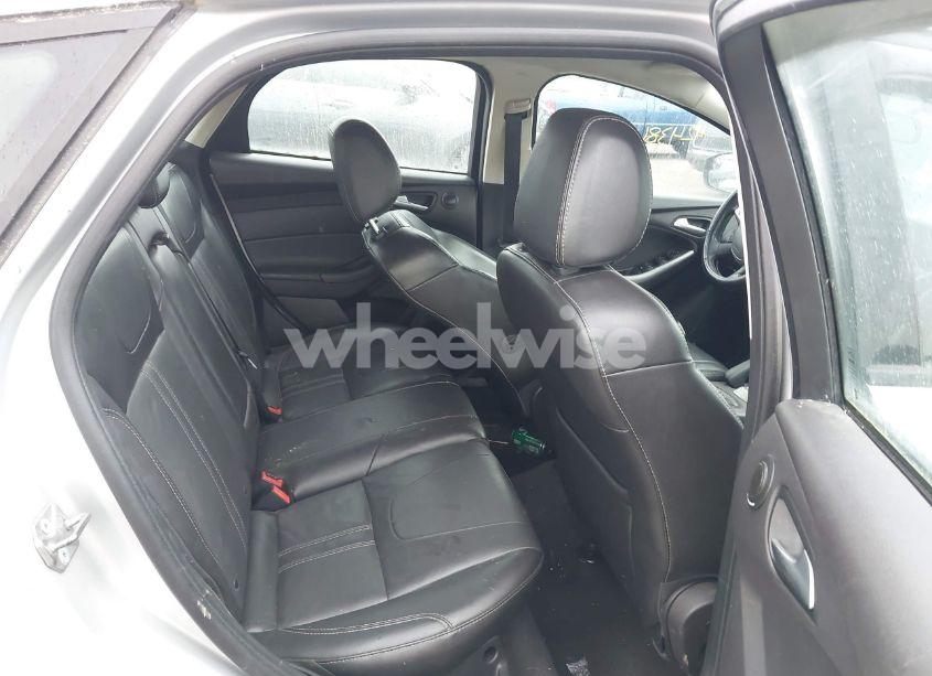 Photo 8 of 2014 Ford Focus SE (VIN 1FADP3K28EL404592)