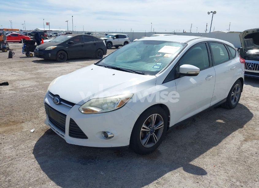 Photo 2 of 2014 Ford Focus SE (VIN 1FADP3K28EL406603)