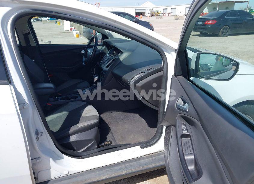 Photo 5 of 2014 Ford Focus SE (VIN 1FADP3K28EL406603)