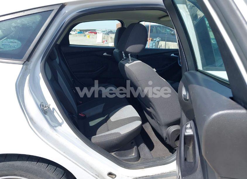 Photo 8 of 2014 Ford Focus SE (VIN 1FADP3K28EL406603)