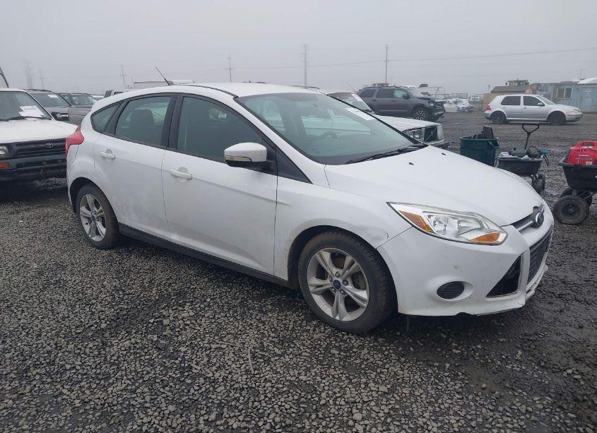 2014 Ford Focus SE (VIN 1FADP3K28EL408240) main photo