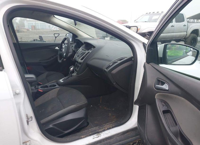 Photo 5 of 2014 Ford Focus SE (VIN 1FADP3K28EL408240)