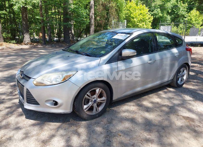 Photo 2 of 2014 Ford Focus SE (VIN 1FADP3K28EL409033)
