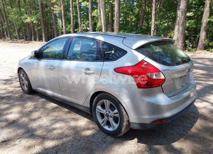 Photo 3 of 2014 Ford Focus SE (VIN 1FADP3K28EL409033)