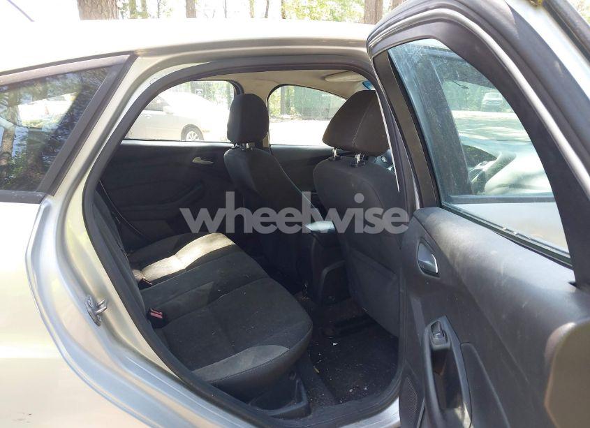 Photo 8 of 2014 Ford Focus SE (VIN 1FADP3K28EL409033)