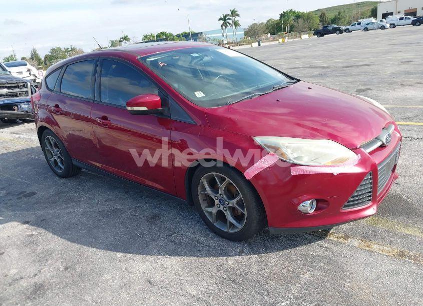 2014 Ford Focus SE (VIN 1FADP3K28EL410280) main photo