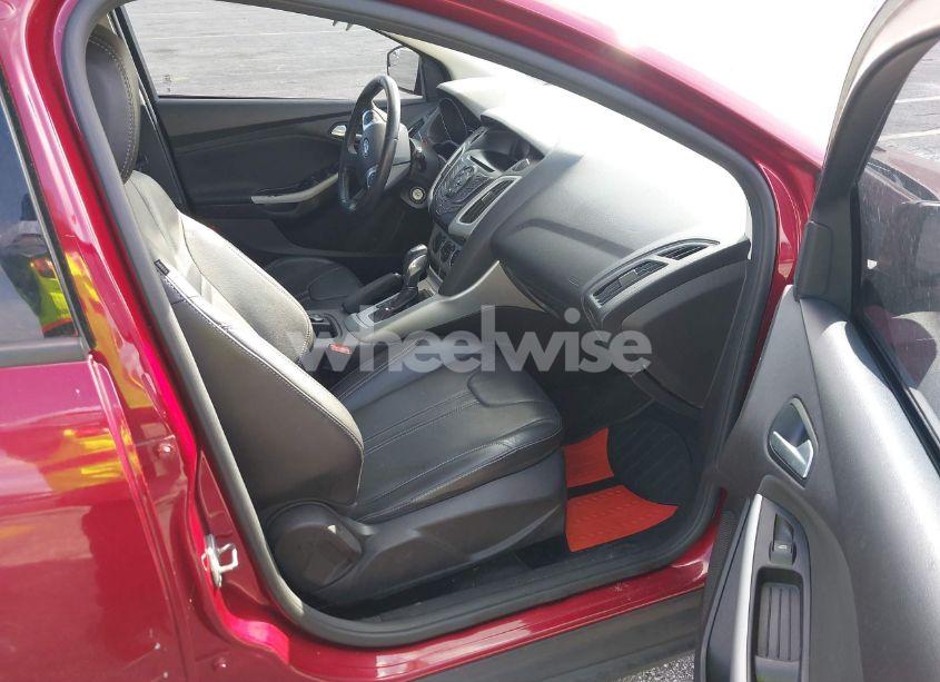 Photo 5 of 2014 Ford Focus SE (VIN 1FADP3K28EL410280)