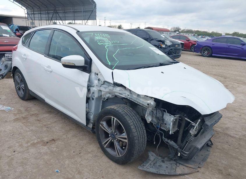2014 Ford Focus SE (VIN 1FADP3K28EL412787) main photo