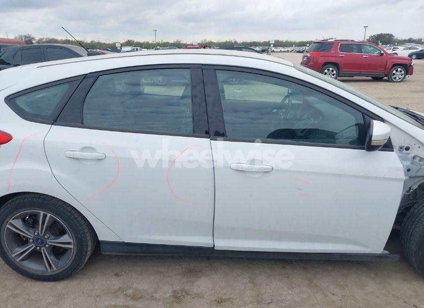 Photo 14 of 2014 Ford Focus SE (VIN 1FADP3K28EL412787)