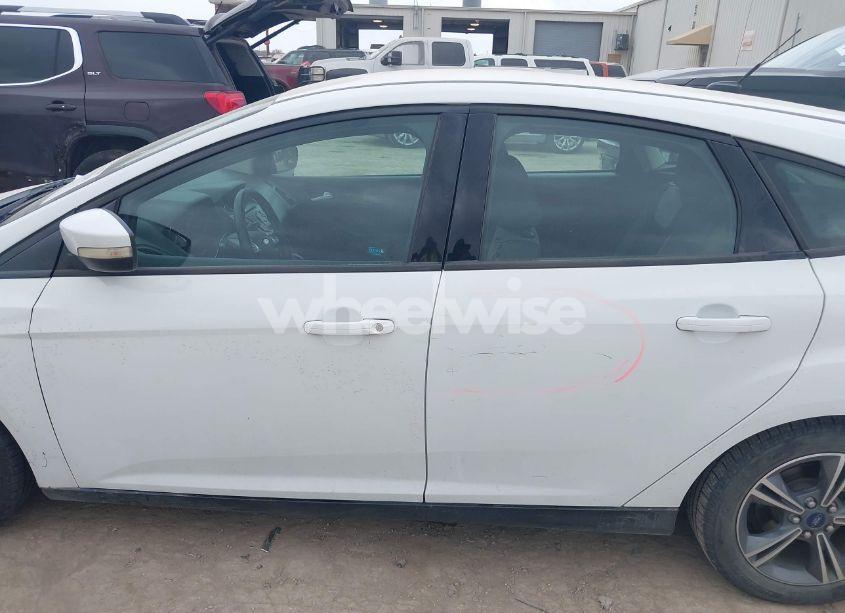 Photo 15 of 2014 Ford Focus SE (VIN 1FADP3K28EL412787)