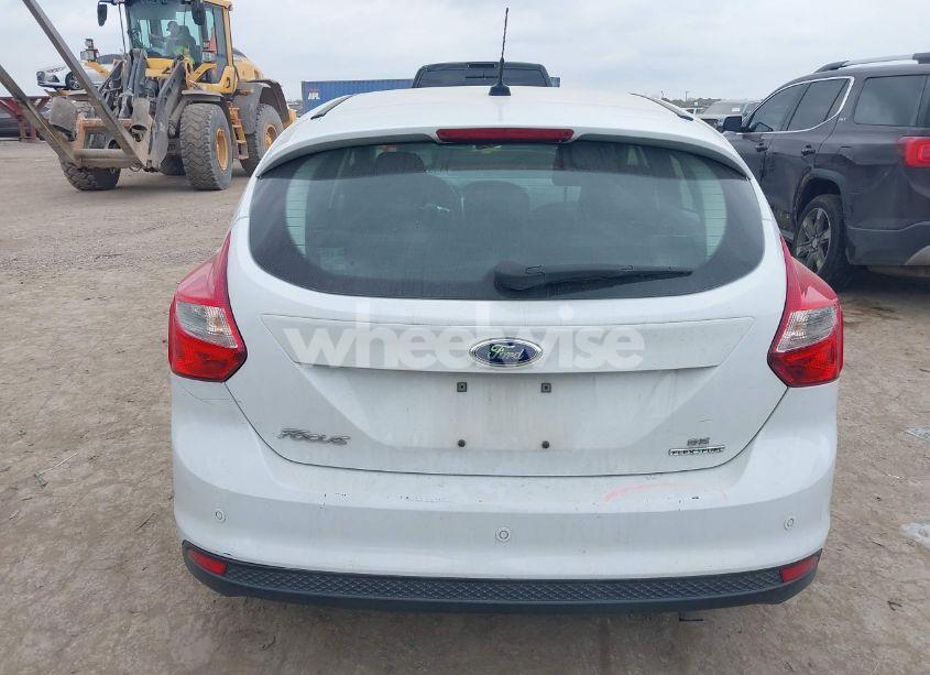 Photo 17 of 2014 Ford Focus SE (VIN 1FADP3K28EL412787)
