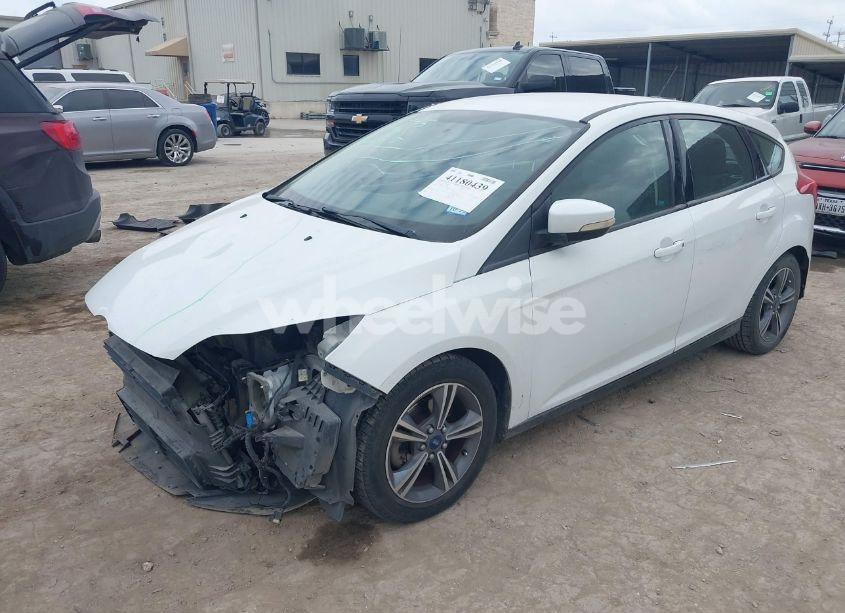 Photo 2 of 2014 Ford Focus SE (VIN 1FADP3K28EL412787)