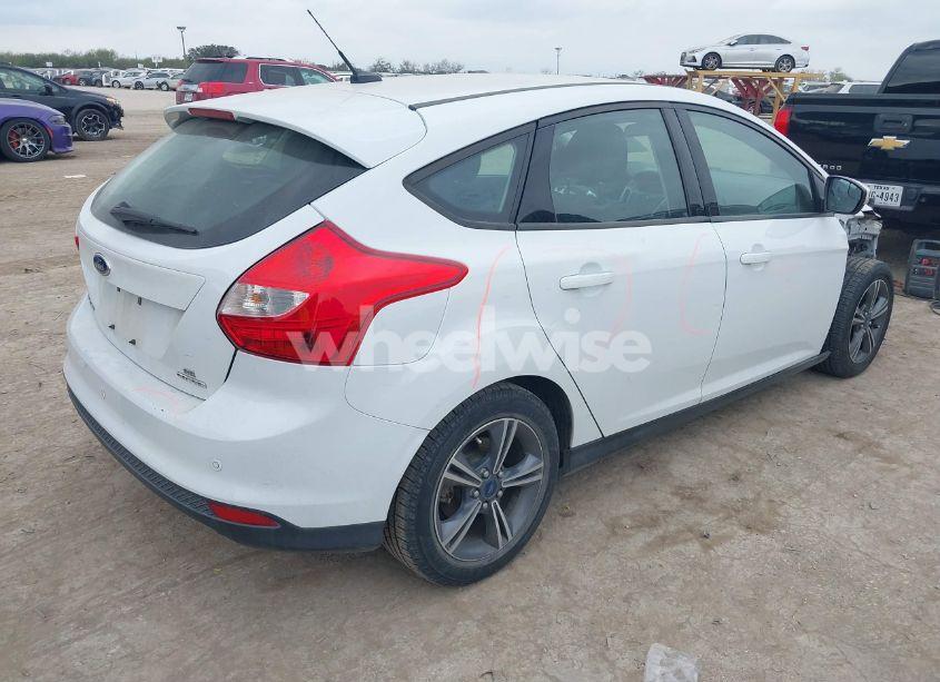 Photo 4 of 2014 Ford Focus SE (VIN 1FADP3K28EL412787)