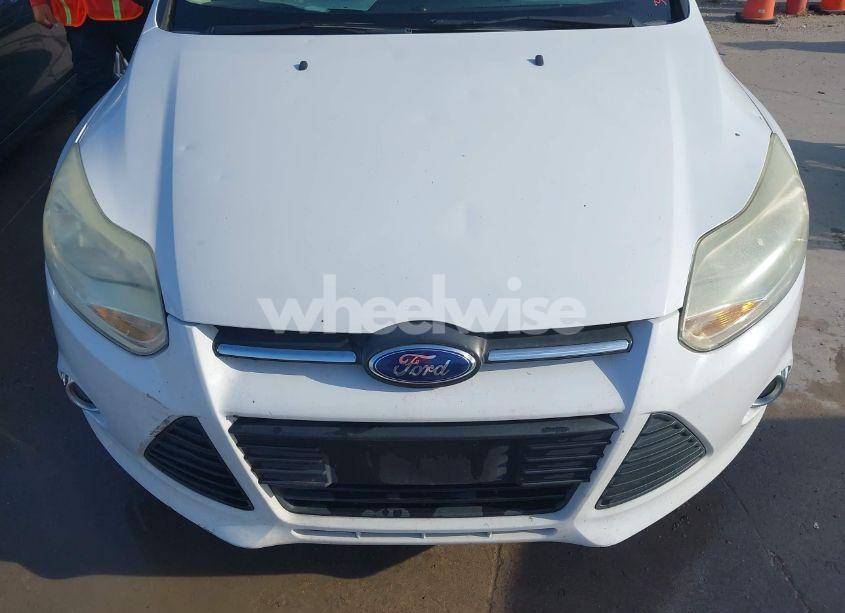 Photo 10 of 2014 Ford Focus SE (VIN 1FADP3K28EL422431)