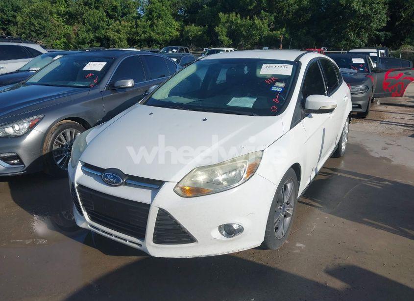 Photo 2 of 2014 Ford Focus SE (VIN 1FADP3K28EL422431)
