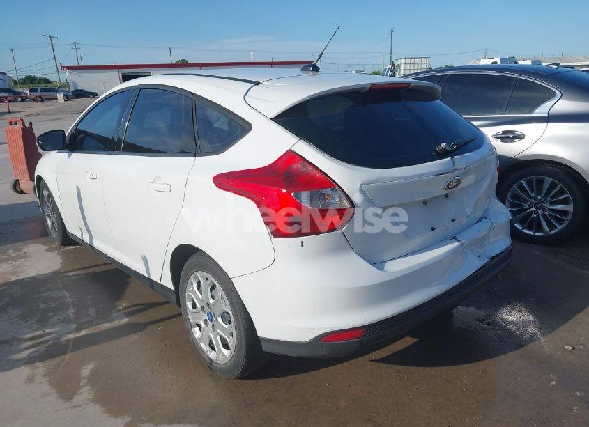 Photo 3 of 2014 Ford Focus SE (VIN 1FADP3K28EL422431)