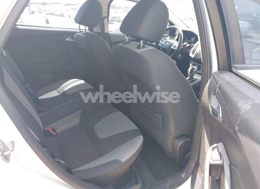 Photo 8 of 2014 Ford Focus SE (VIN 1FADP3K28EL422431)