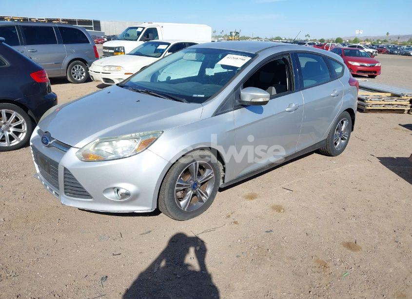Photo 2 of 2014 Ford Focus SE (VIN 1FADP3K28EL460287)
