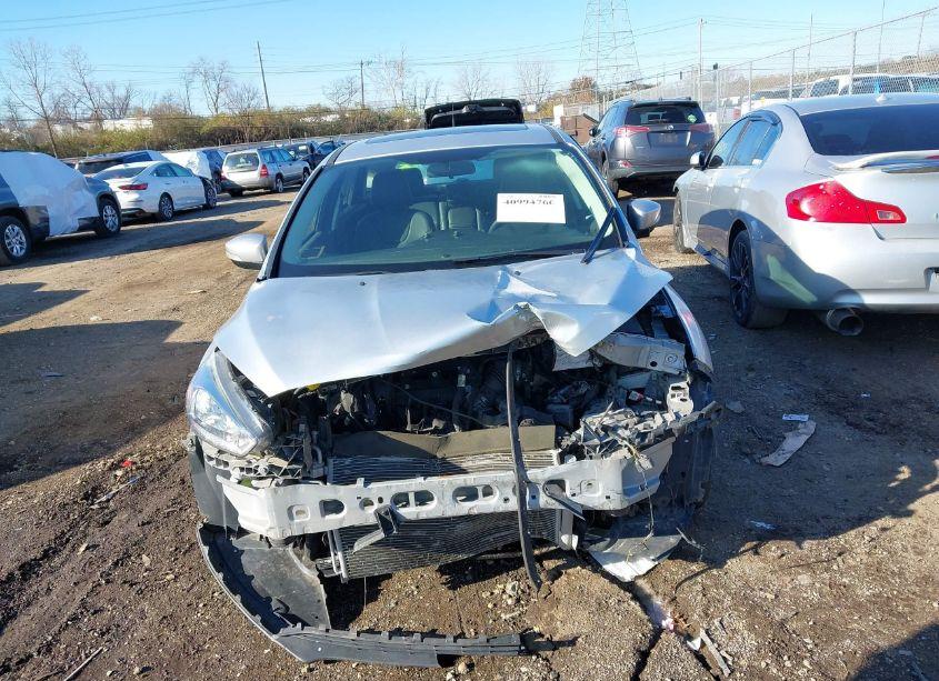 Photo 13 of 2015 Ford Focus SE (VIN 1FADP3K28FL200635)