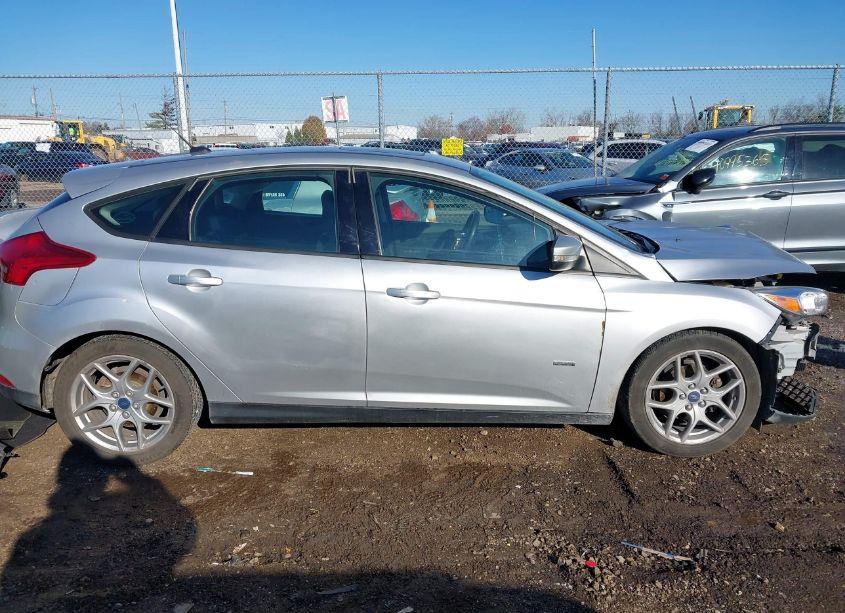 Photo 14 of 2015 Ford Focus SE (VIN 1FADP3K28FL200635)
