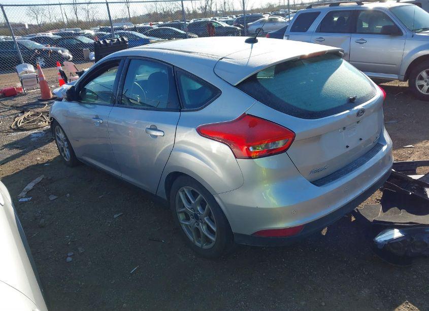 Photo 3 of 2015 Ford Focus SE (VIN 1FADP3K28FL200635)