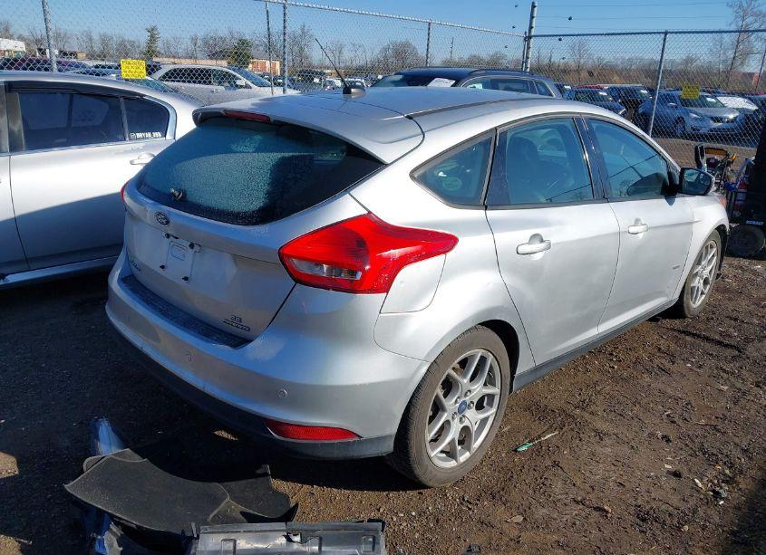 Photo 4 of 2015 Ford Focus SE (VIN 1FADP3K28FL200635)